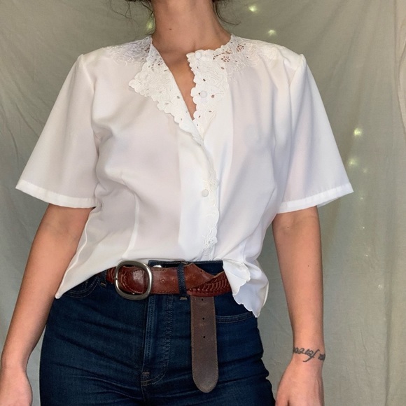Vintage White blouse with embroidered edges. Size small. - Picture 2 of 5